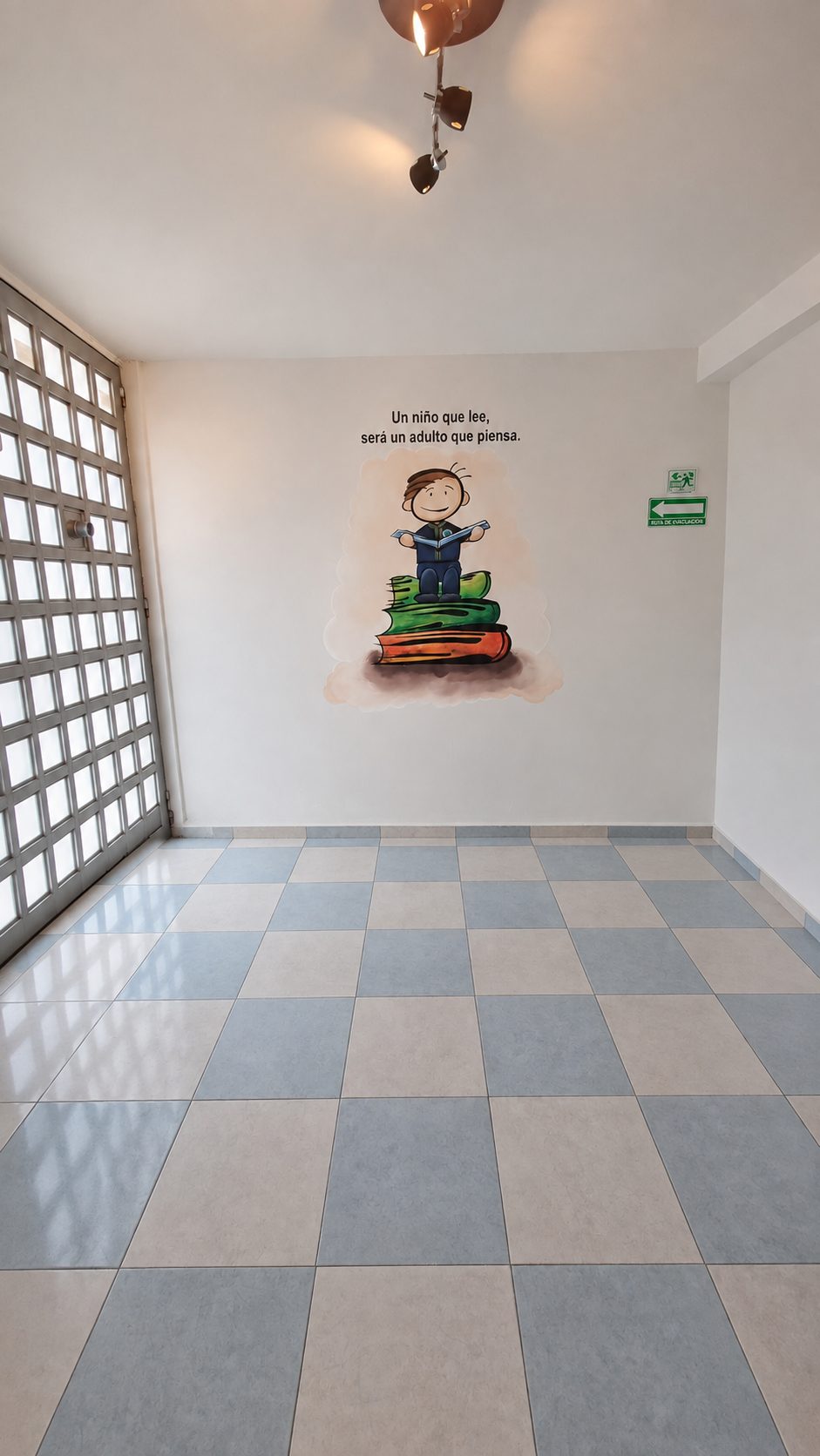 Mural de fomento a la lectura del Instituto Guillermo Marconi